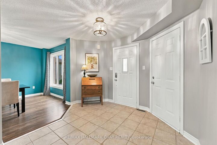 Property Photo:  17 Sherwood Court  ON L4N 9V2 