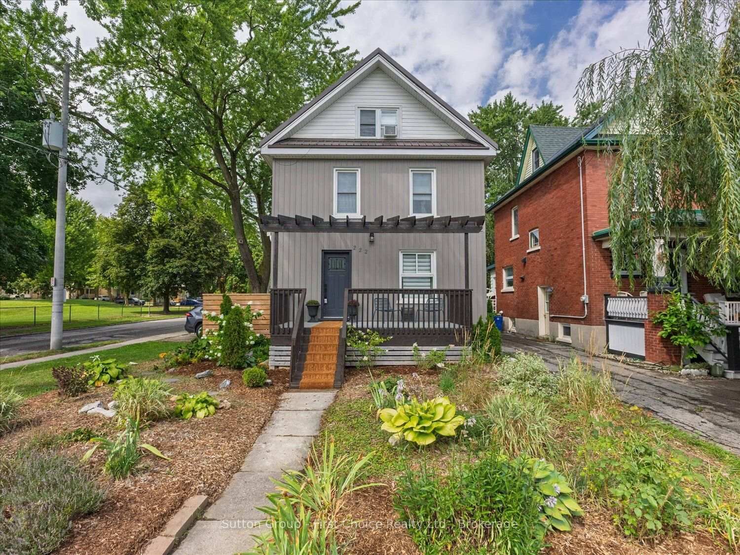 Property Photo:  222 Brunswick Street  ON N5A 3M4 