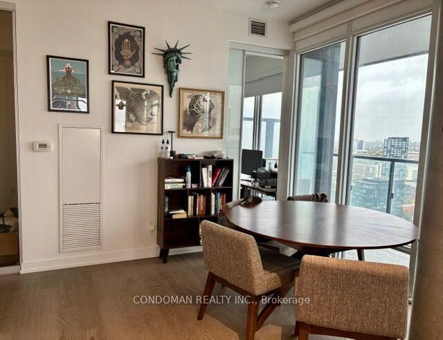 Property Photo:  488 University Avenue 2502  ON M5G 0C1 