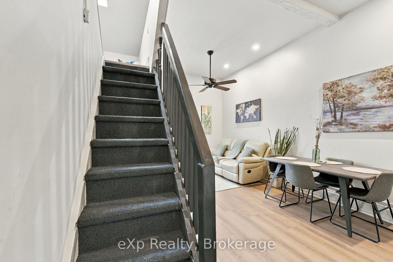 Property Photo:  94 Wellington Street 2  ON N5A 2L2 