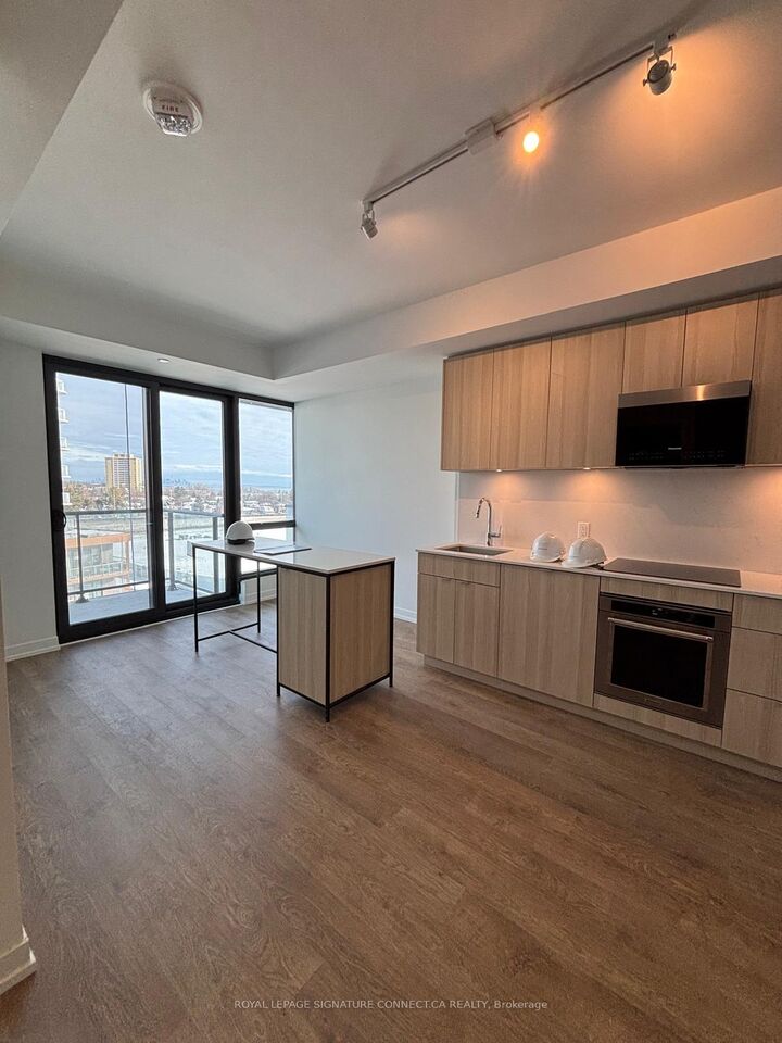Property Photo:  251 Masonry Way 513  ON L5H 0B3 