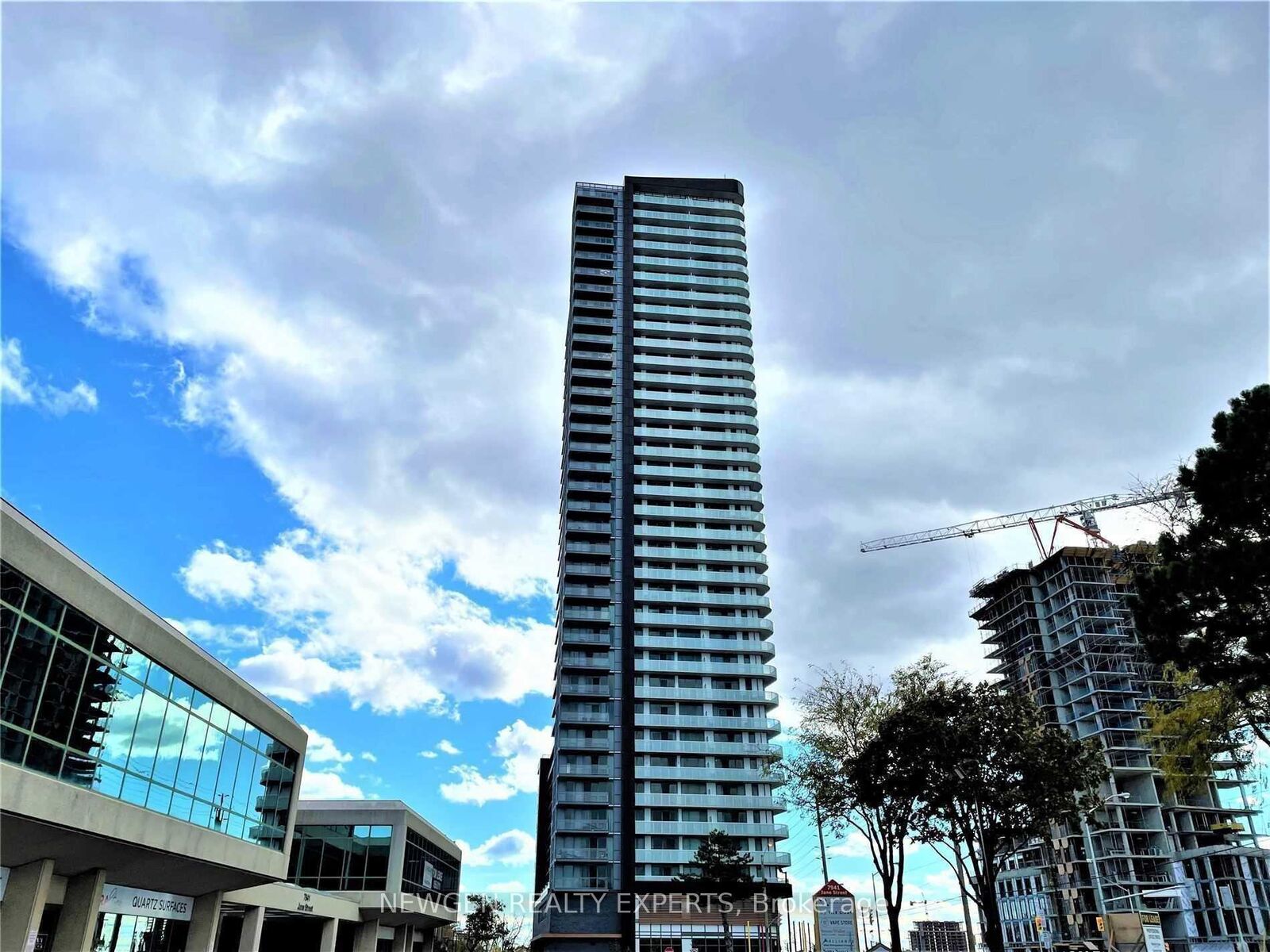 Property Photo:  7895 Jane Street 2815  ON L4K 2M7 