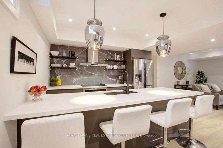 Property Photo:  164 Maurice Drive Unit 2  ON L6K 2W9 