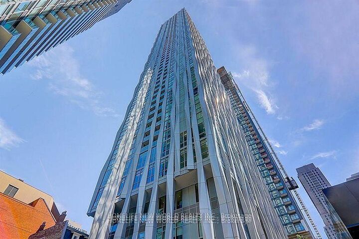 Property Photo:  1 Yorkville Avenue 2904  ON M4W 1L1 