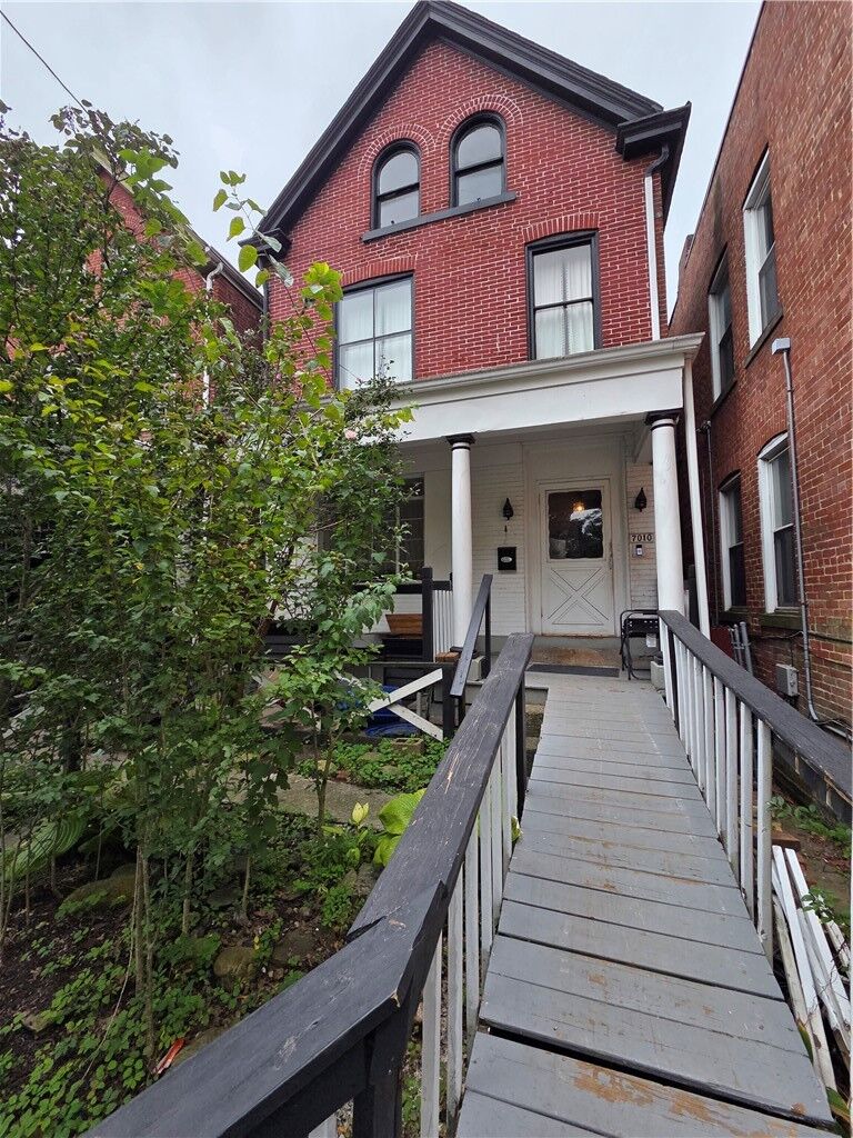 Property Photo:  7010 Bennett  PA 15208 
