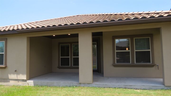 Property Photo:  