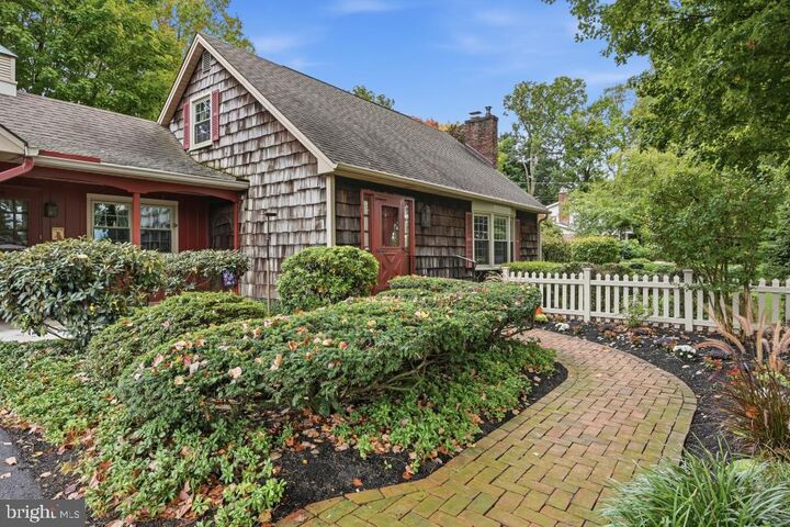 Property Photo:  8 Pennwood Road  PA 17042 
