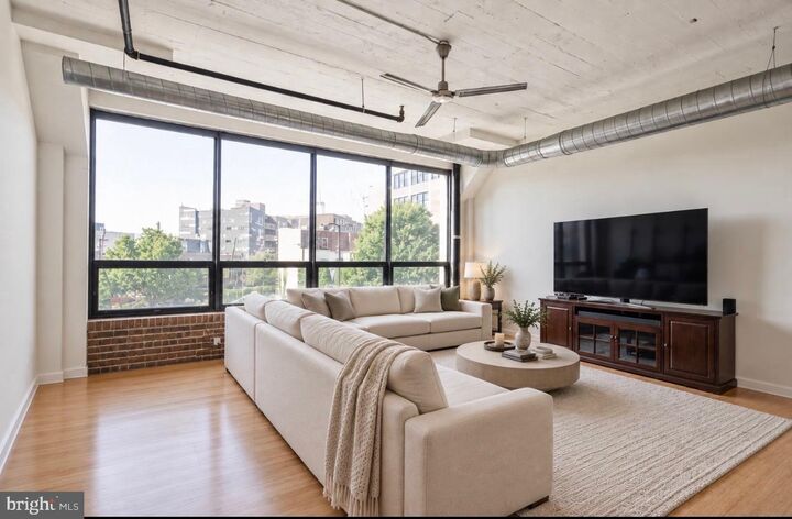 Property Photo:  