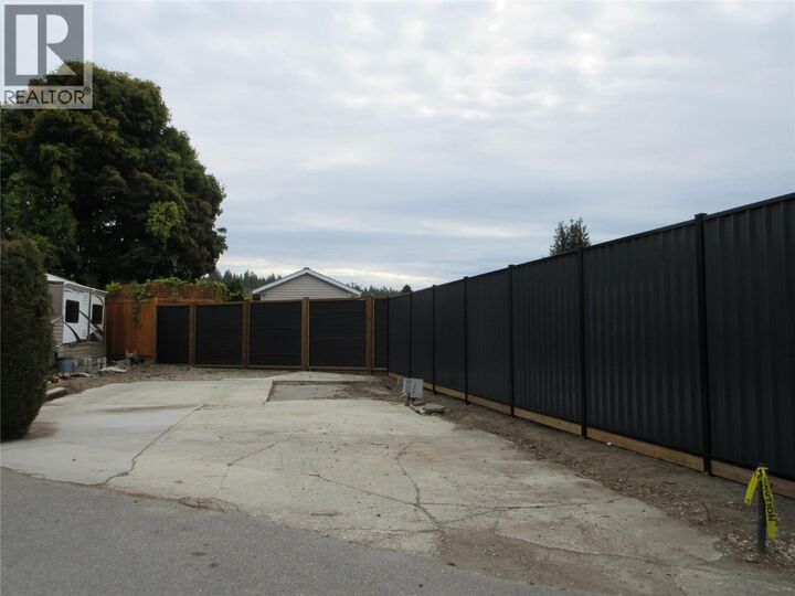 Property Photo:  415 Commonwealth Road 46  BC V4V 1P4 