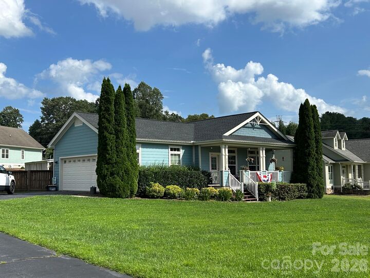 Property Photo: 438 Oak Grove Road NC 28731