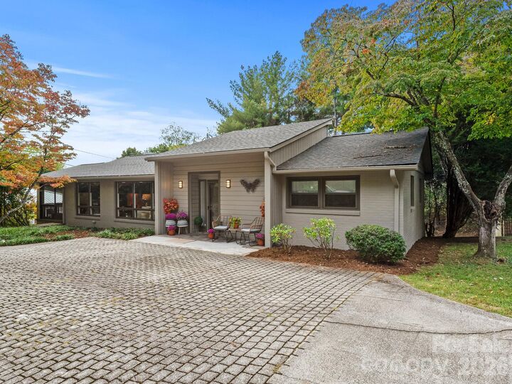 Property Photo:  160 Stratford Road  NC 28804 