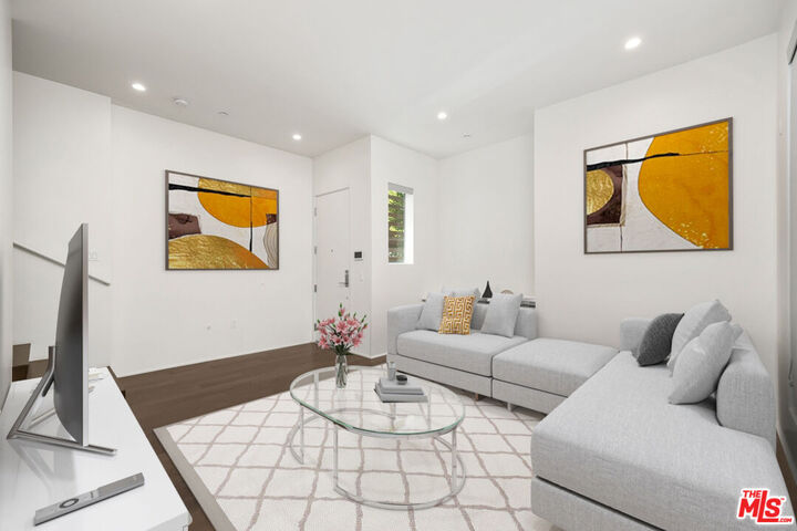 Property Photo:  935 N San Vicente Blvd, Unit 1  CA 90069 
