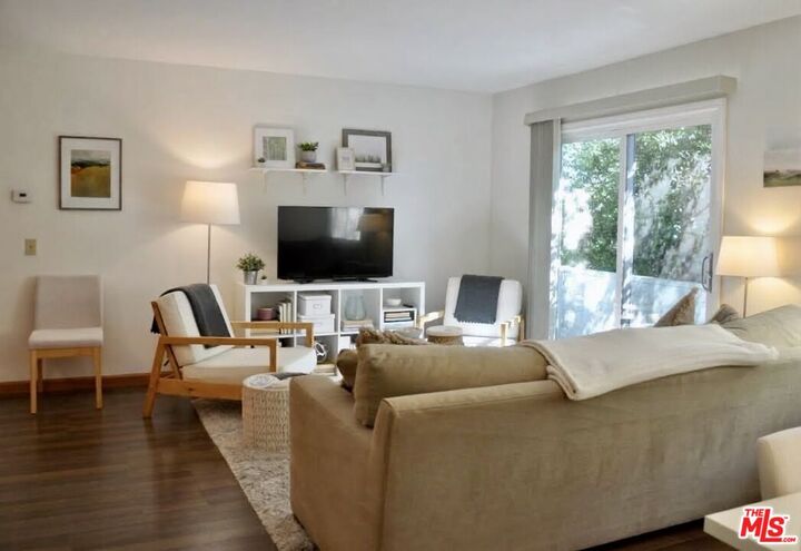 Property Photo:  5900 Murietta Ave, Unit 202  CA 91401 