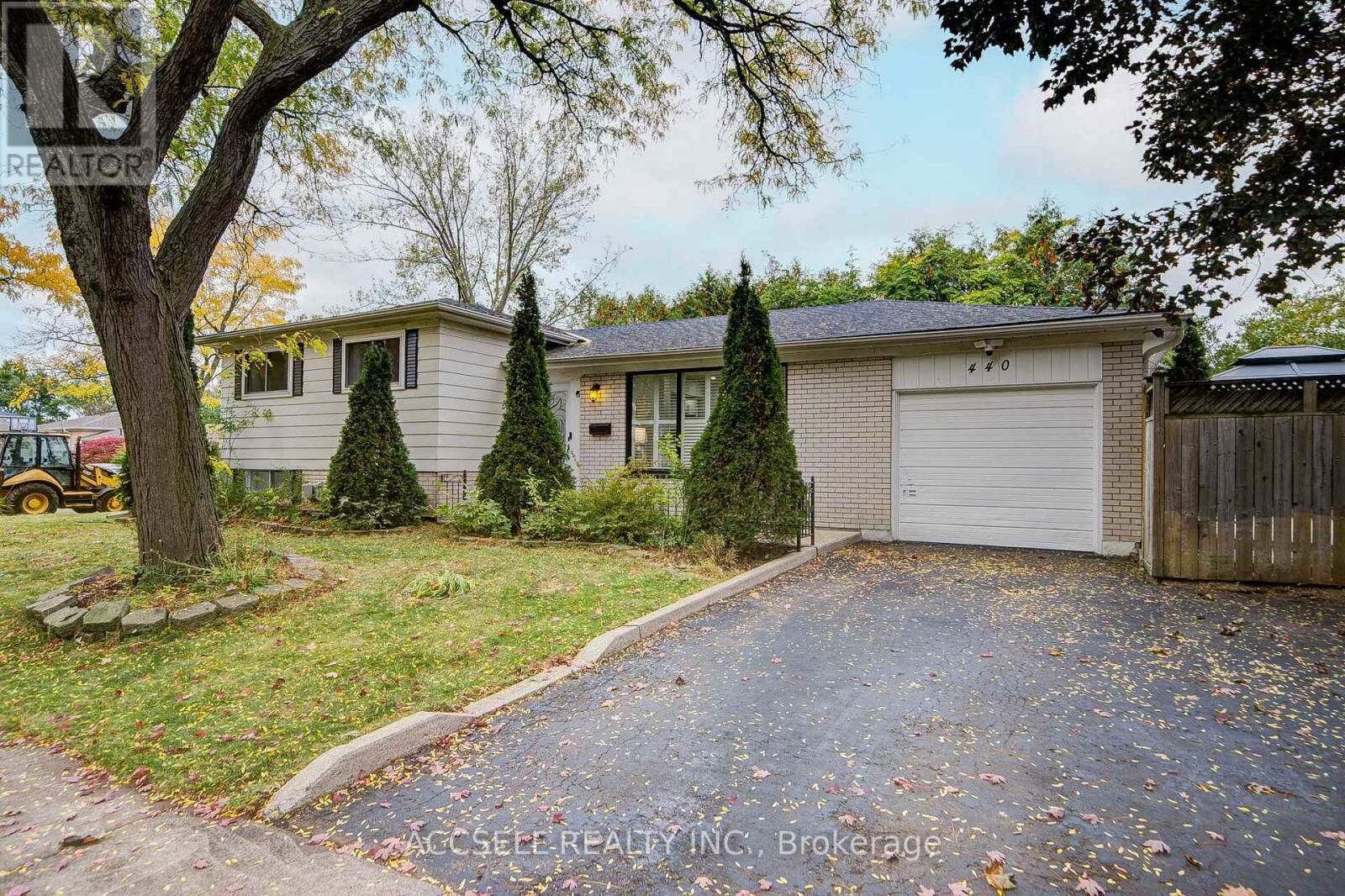 Property Photo: 440 Sunset Drive ON L6L 3N4