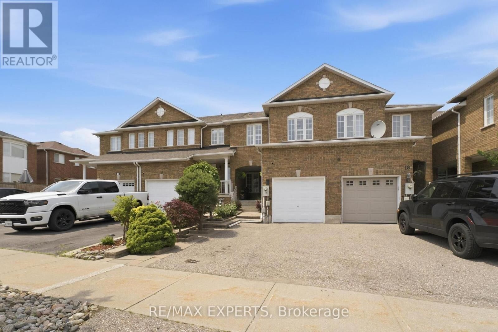 Property Photo:  16 Piazza Crescent  ON L4H 2C8 