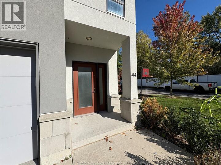 Property Photo:  550 Sandison Street 44  ON N9E 0A3 