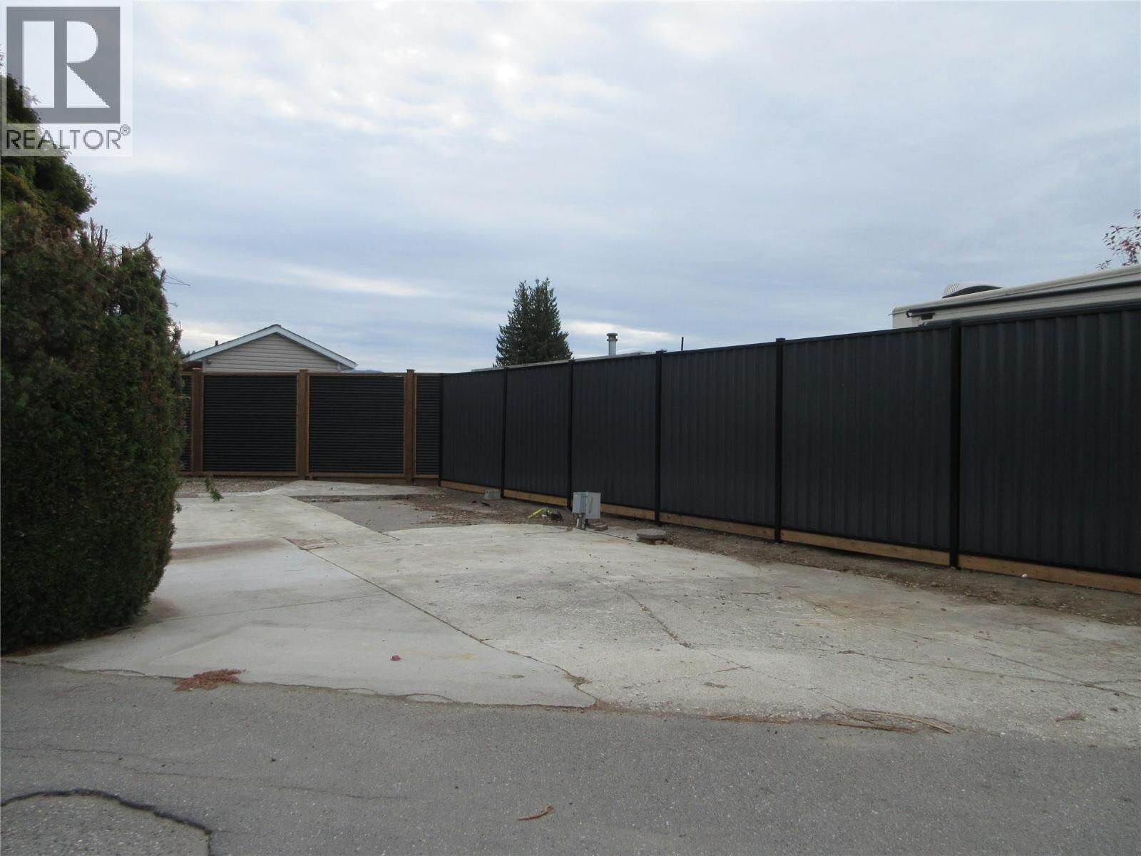 Property Photo: 415 Commonwealth Road 46 BC V4V 1P4