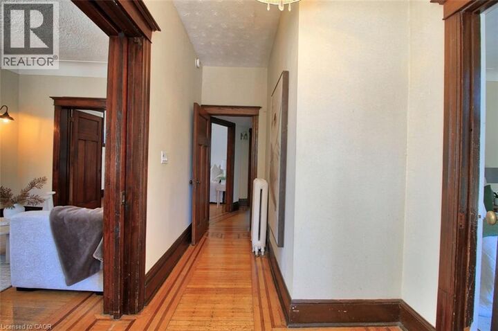Property Photo:  11 Eastbourne Avenue 1  ON L8M 2M6 