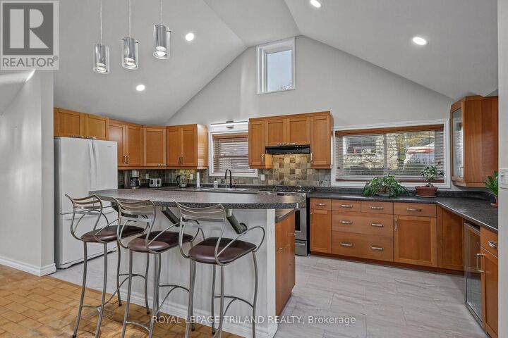 Property Photo:  3137 Hale Street  ON N5H 2K2 