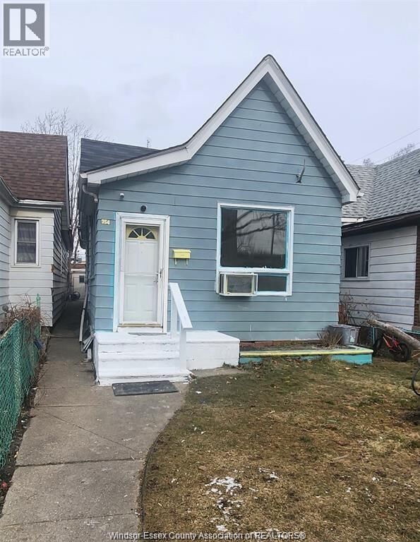 Property Photo:  754 Tuscarora  ON N9A 3M6 