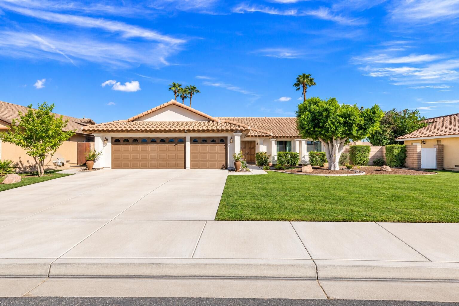 Property Photo:  44180 Mariposa Court  CA 92253 