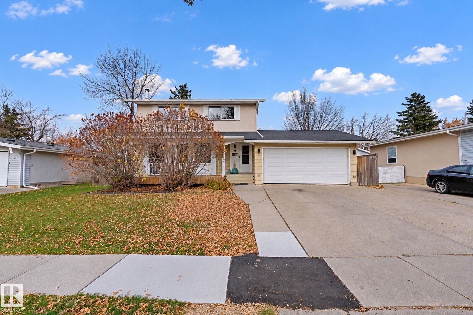 Property Photo:  9 Akins Drive  AB T8N 2H6 