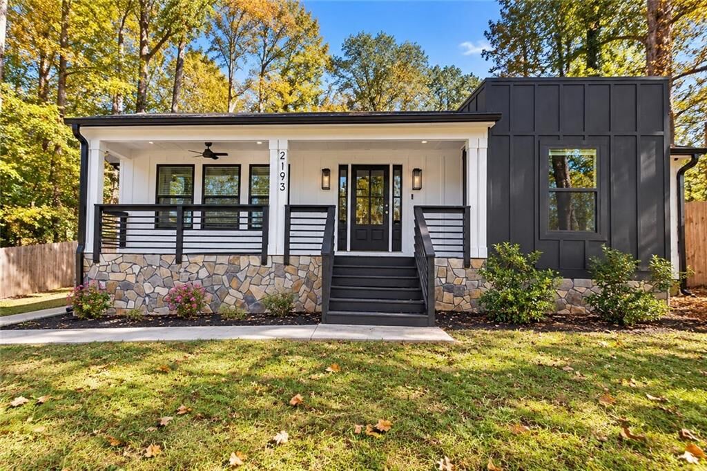 Property Photo: 2193 Park Terrace GA 30337