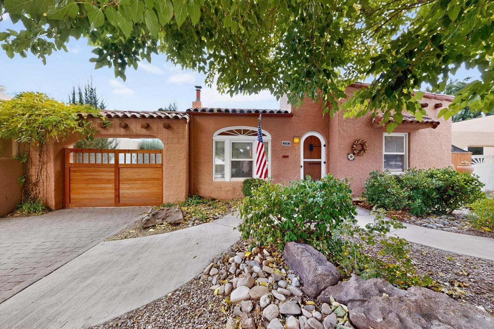 Property Photo:  344 Solano Drive NE  NM 87108 