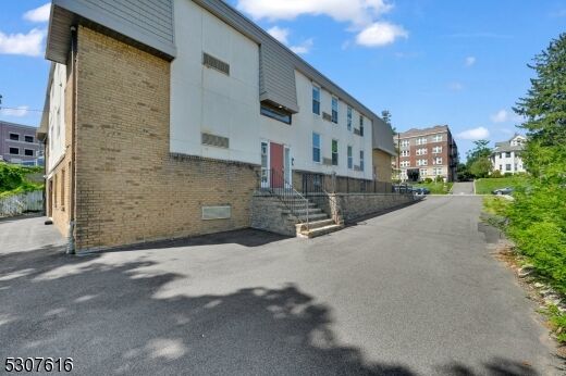 Property Photo:  15 Forest St 8  NJ 07042 