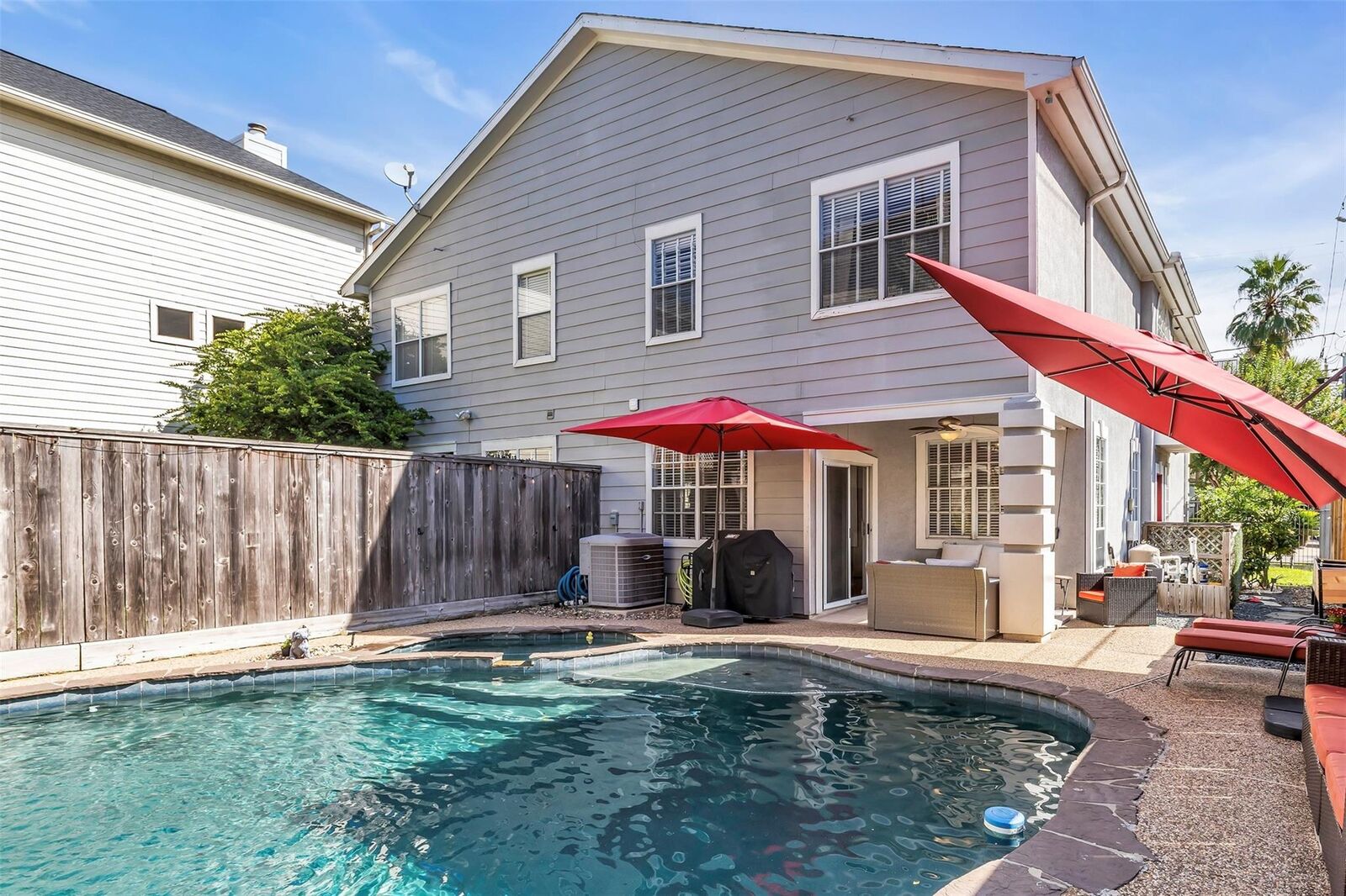 Property Photo:  601 Lester Street  TX 77007 