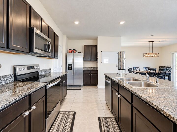 Property Photo:  10940 Trailing Vine Drive  FL 33610 