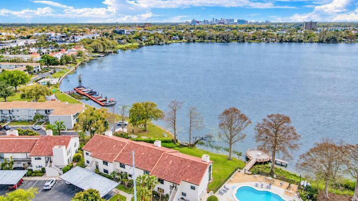 Property Photo: 220 Killarney Bay Court 6-2 FL 32789