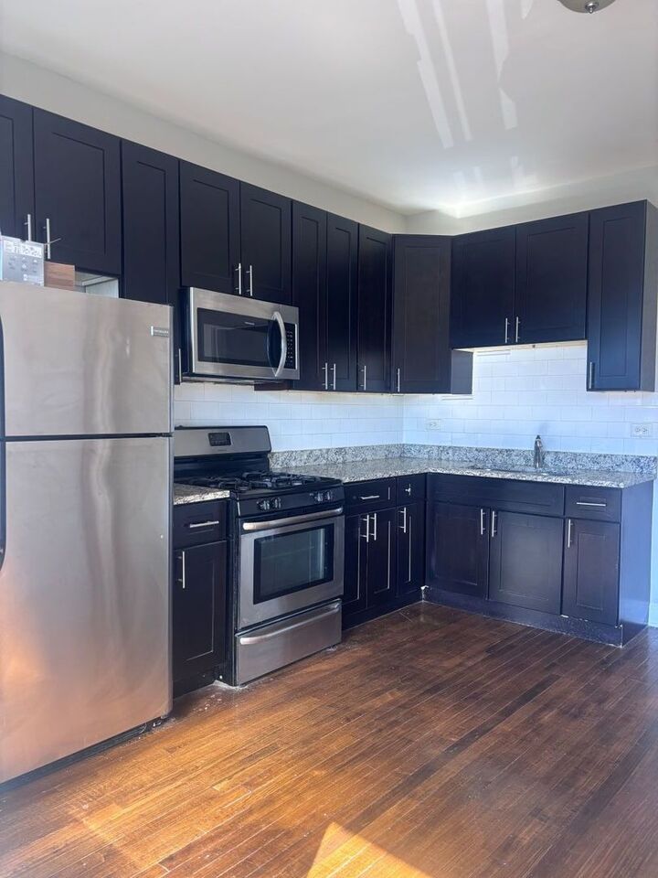 Property Photo:  5107 W Montrose Avenue 2E  IL 60630 