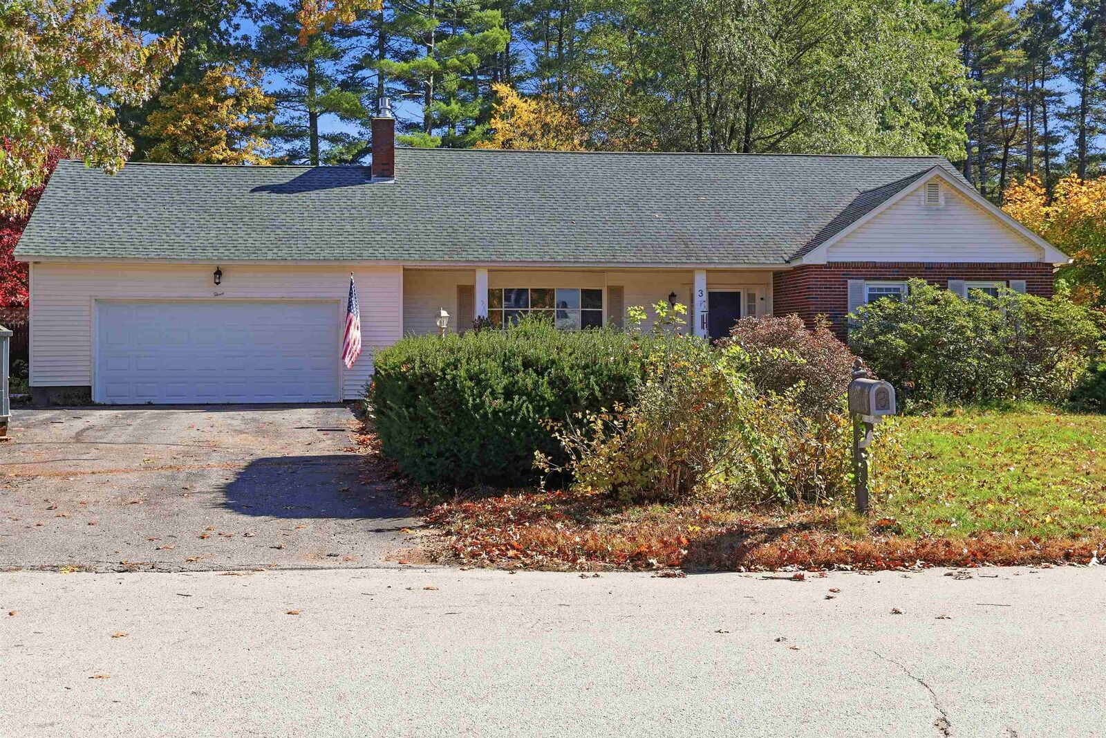 Property Photo:  3 Cardinal Drive  NH 03051 