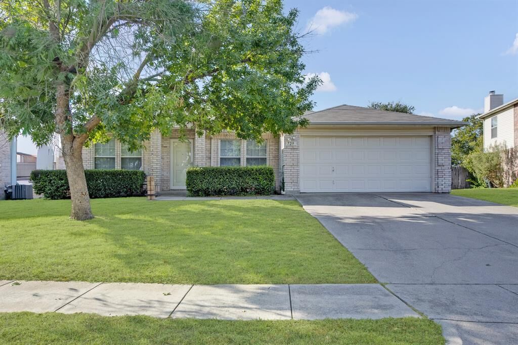 Property Photo:  729 Raven Drive  TX 76131 