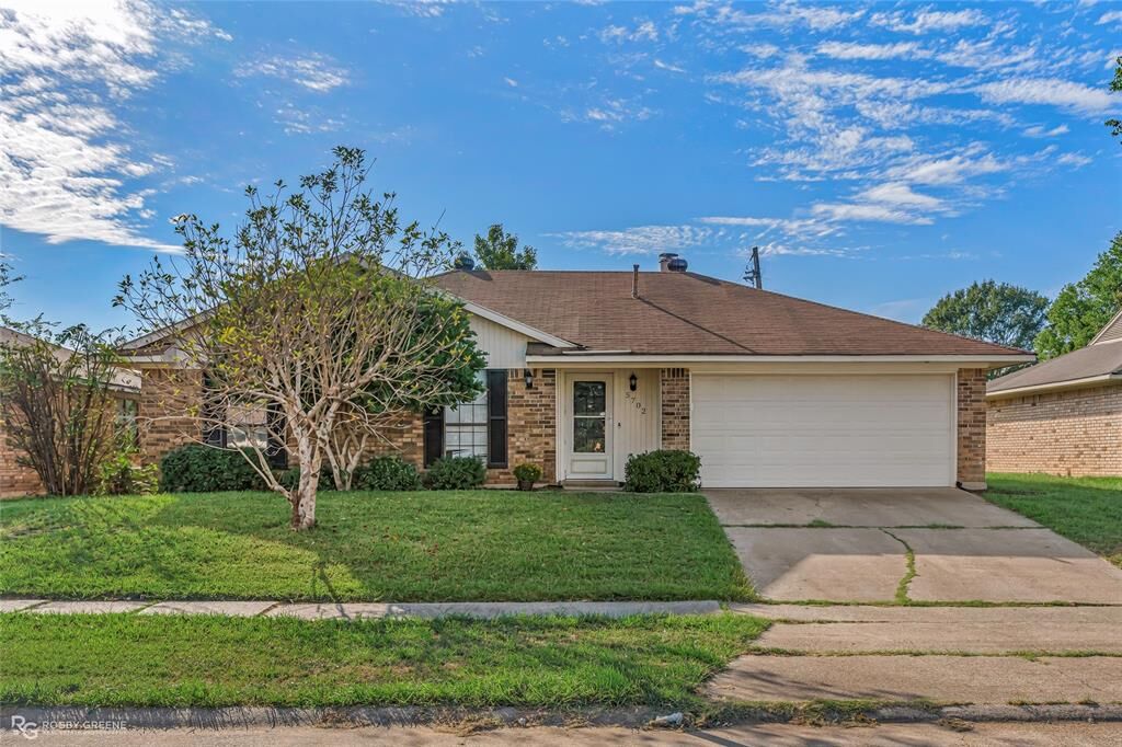 Property Photo: 5702 Kristen Avenue LA 71112