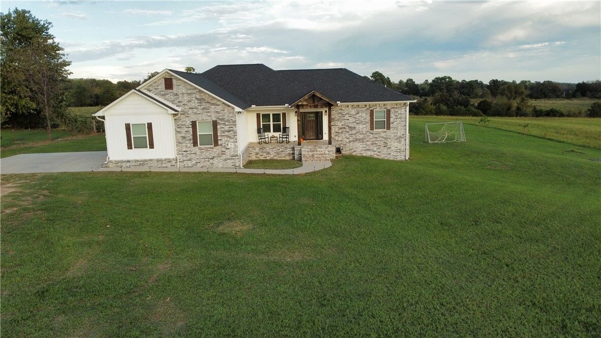 Property Photo:  392 County Road 3333  AR 72830 