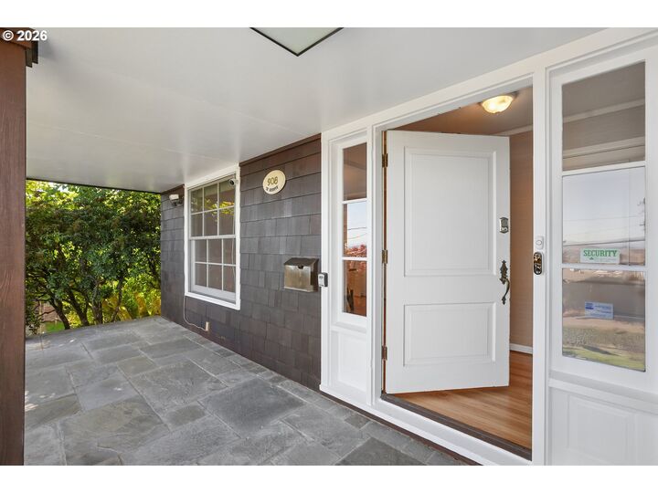 Property Photo: 908 SW Davenport St OR 97201