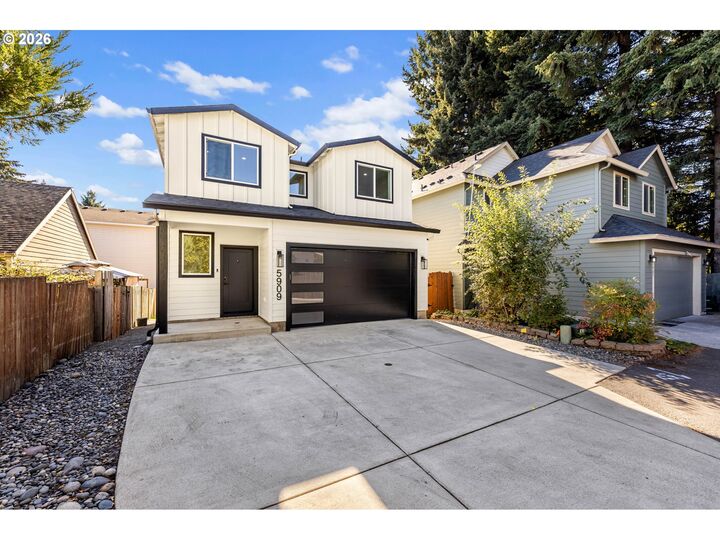 Property Photo:  5909 NE 56th Cir  WA 98661 