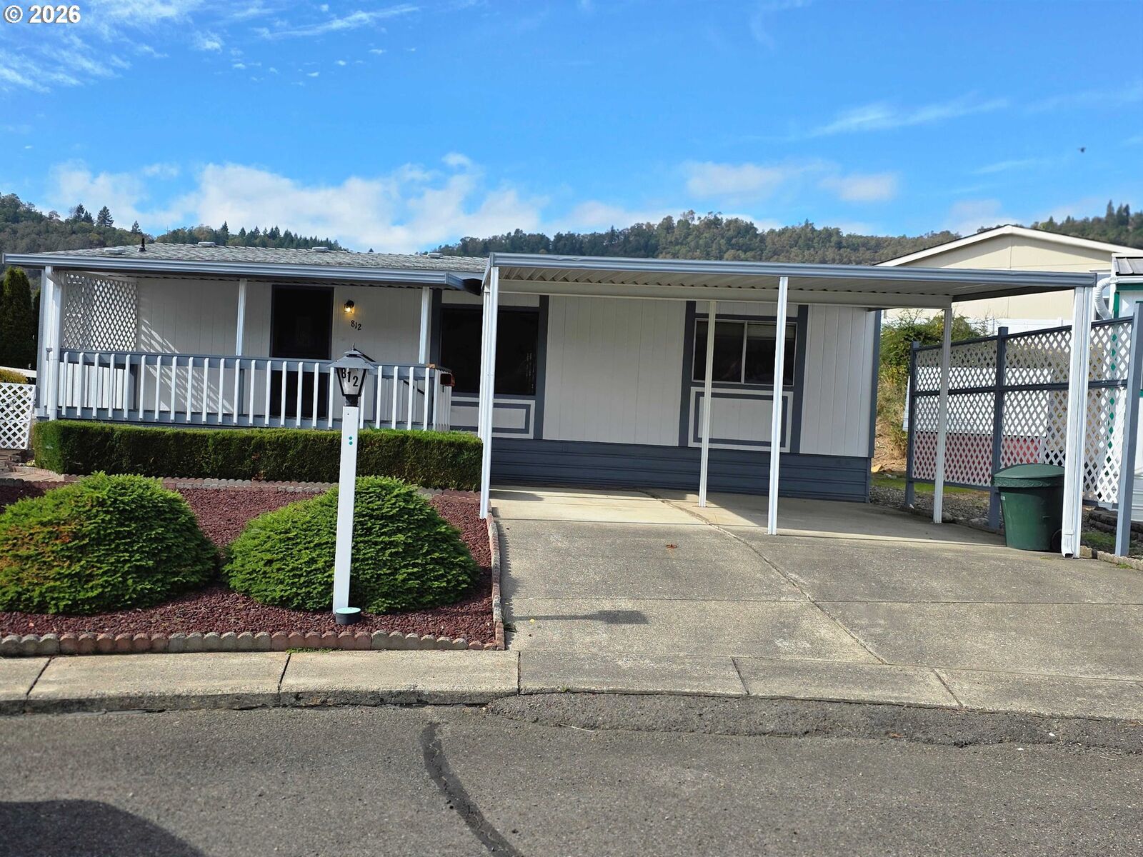 Property Photo:  812 Shadow Ranch Ln  OR 97470 