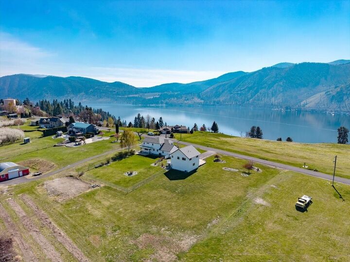 Property Photo: 1190 Summit Boulevard WA 98831