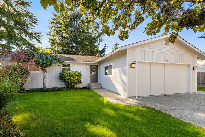 Property Photo:  2605  Camas Avenue NE  WA 98056 