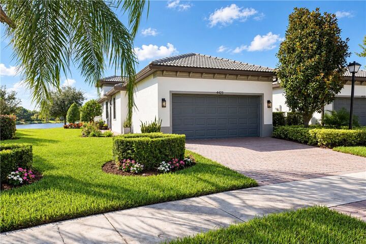 Property Photo:  4423 Beauty Leaf Circle  FL 32967 