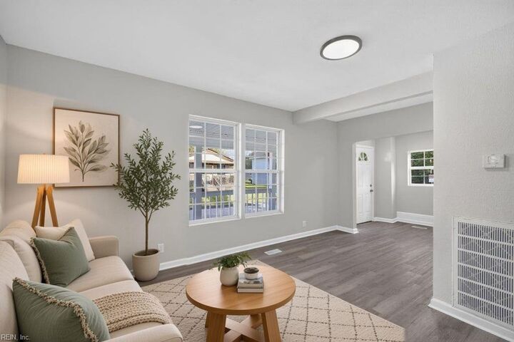 Property Photo: 117 S 9th St VA 23434