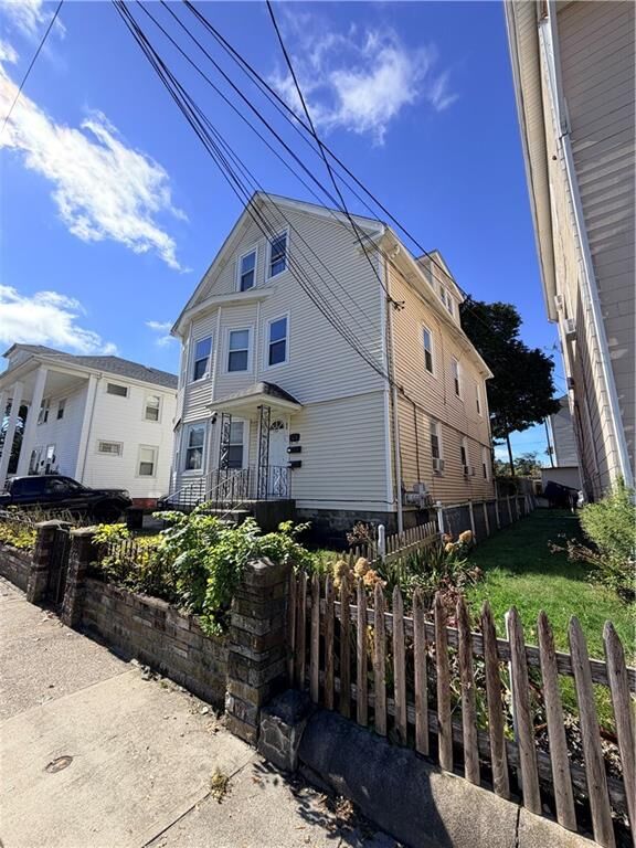 Property Photo:  