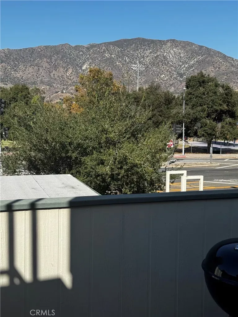 Property Photo:  10574 Sunland Boulevard 7  CA 91040 