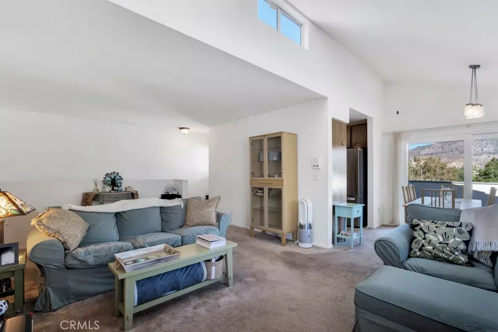 Property Photo:  10574 Sunland Boulevard 7  CA 91040 