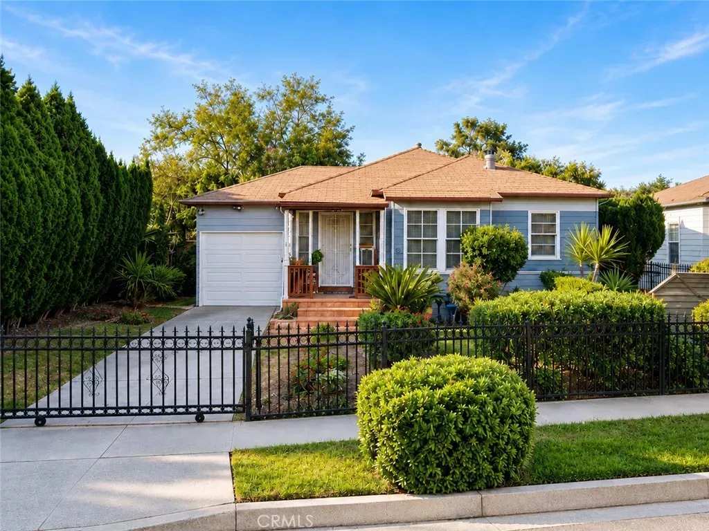 Property Photo: 14418 Lorne CA 91402
