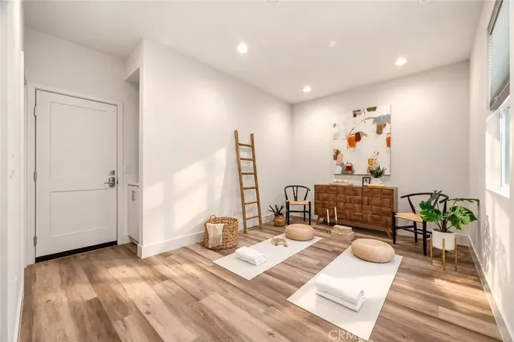 Property Photo: 969 E Mason Lane 102 CA 92805