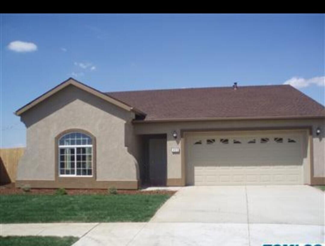 Property Photo: 493 Matthew Place CA 93247